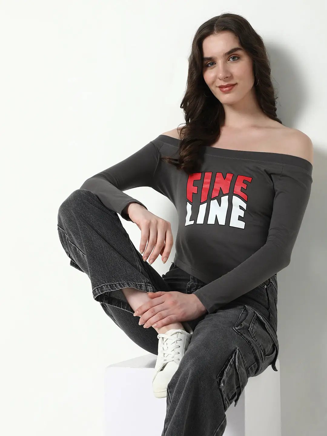 Women's Graphic Grey T-Shirt - Uncategorized from SHOWOFFFF