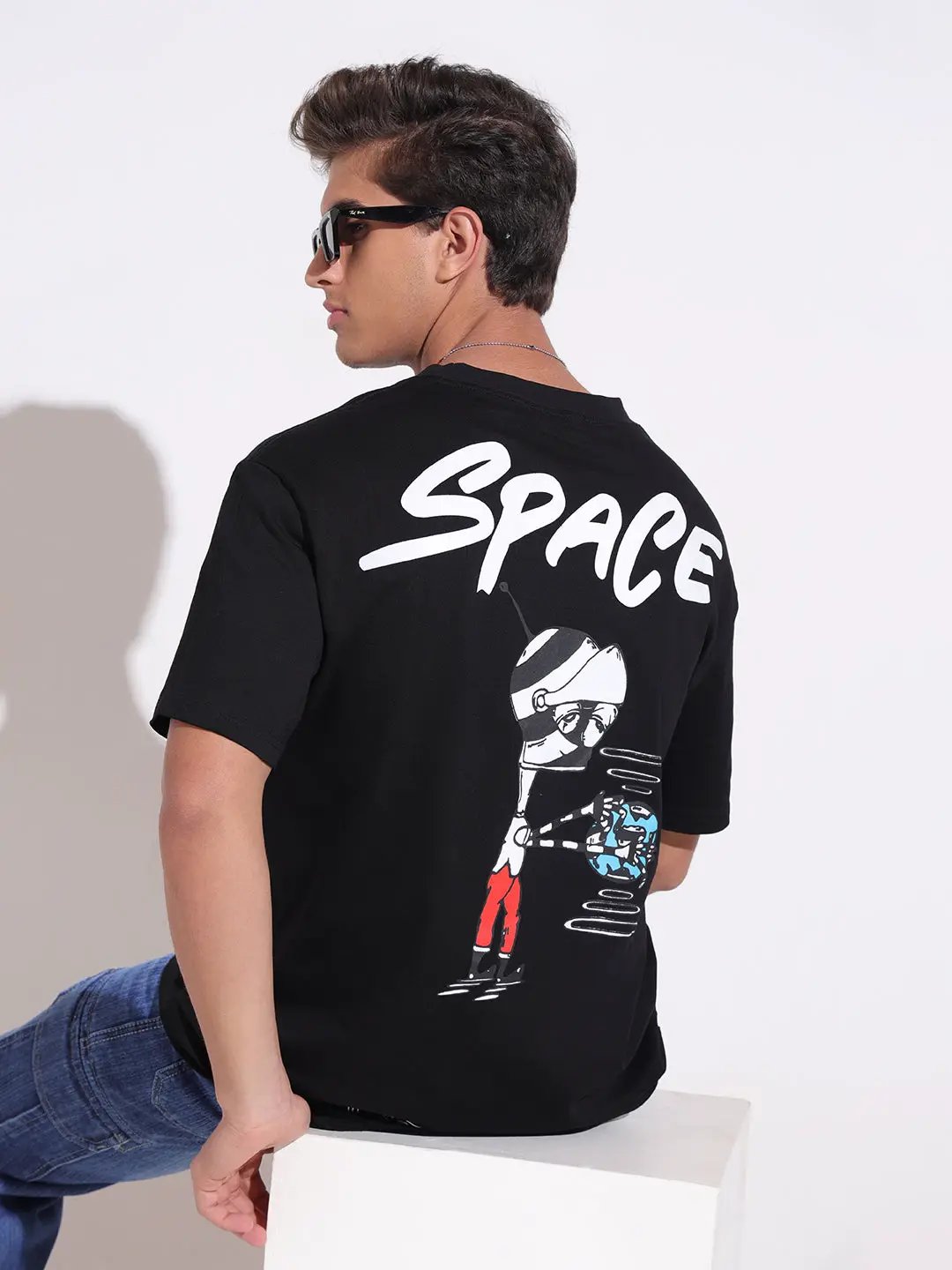 Men's Graphic Print Black T-Shirt with Artwork Detail - Uncategorized from SHOWOFFFF