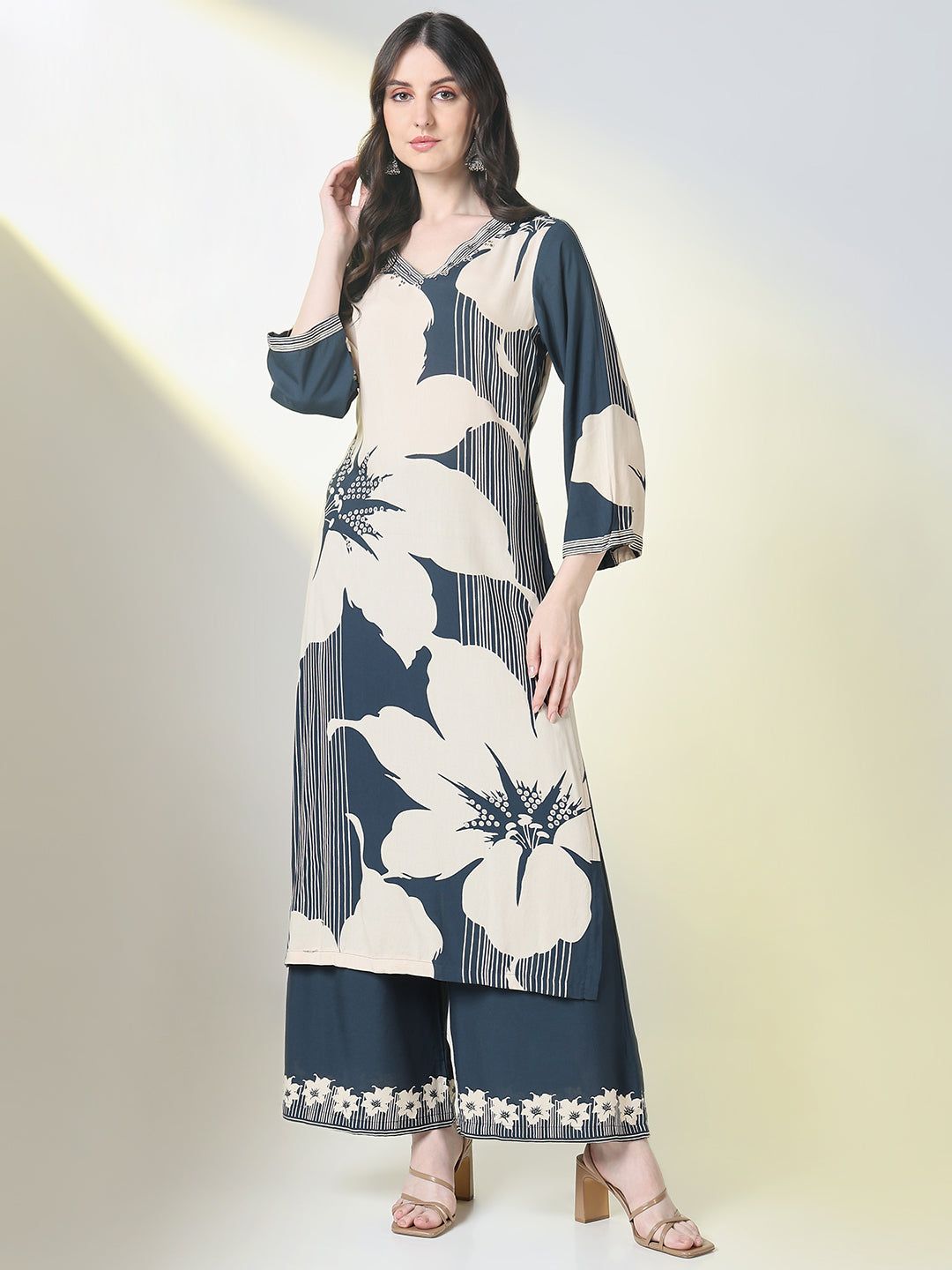 Shop Women's Teal Floral Straight Kurta Set Showoffff