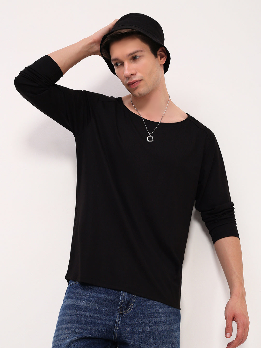 Buy Men's Black Solid Round Neck T-Shirt Online Showoffff