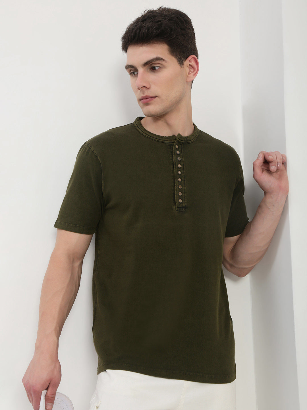 Buy Men's Green Solid Henley Collar T-Shirt Online Showoffff
