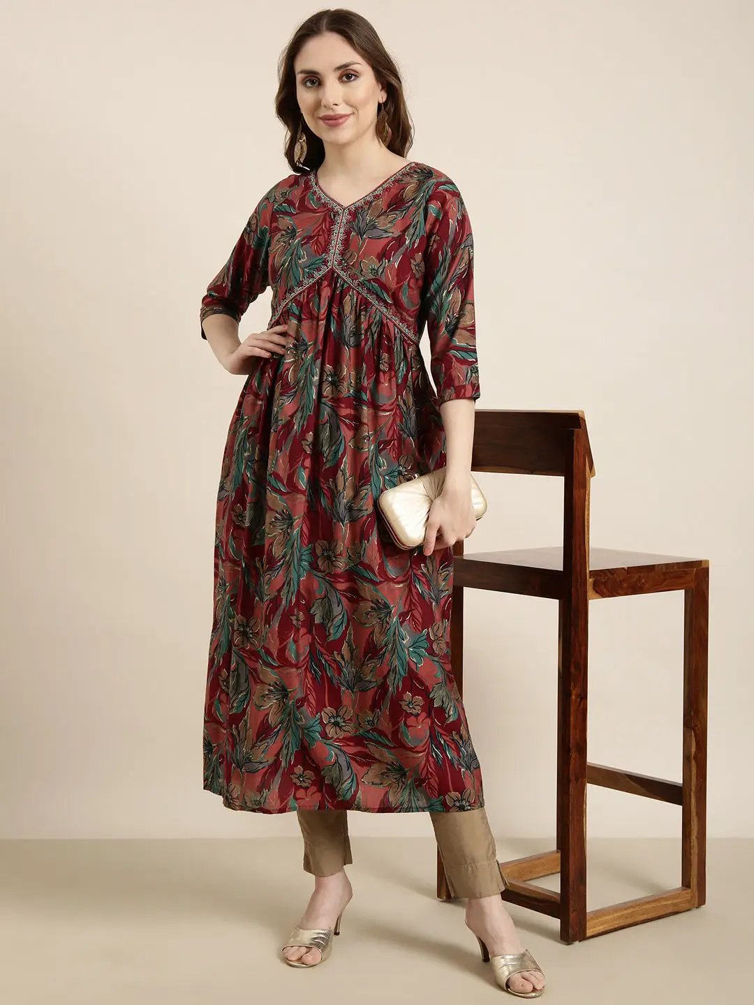 Women Maroon Floral Kurta with Trousers