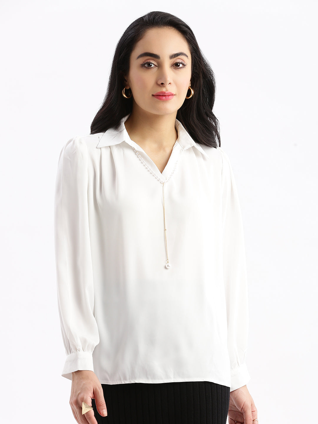 Women Solid White Top with Neck Chain