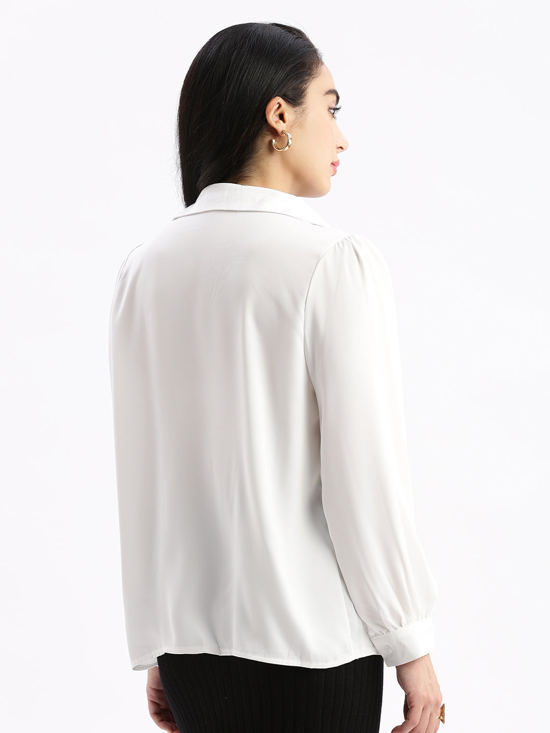 Women Solid White Top with Neck Chain