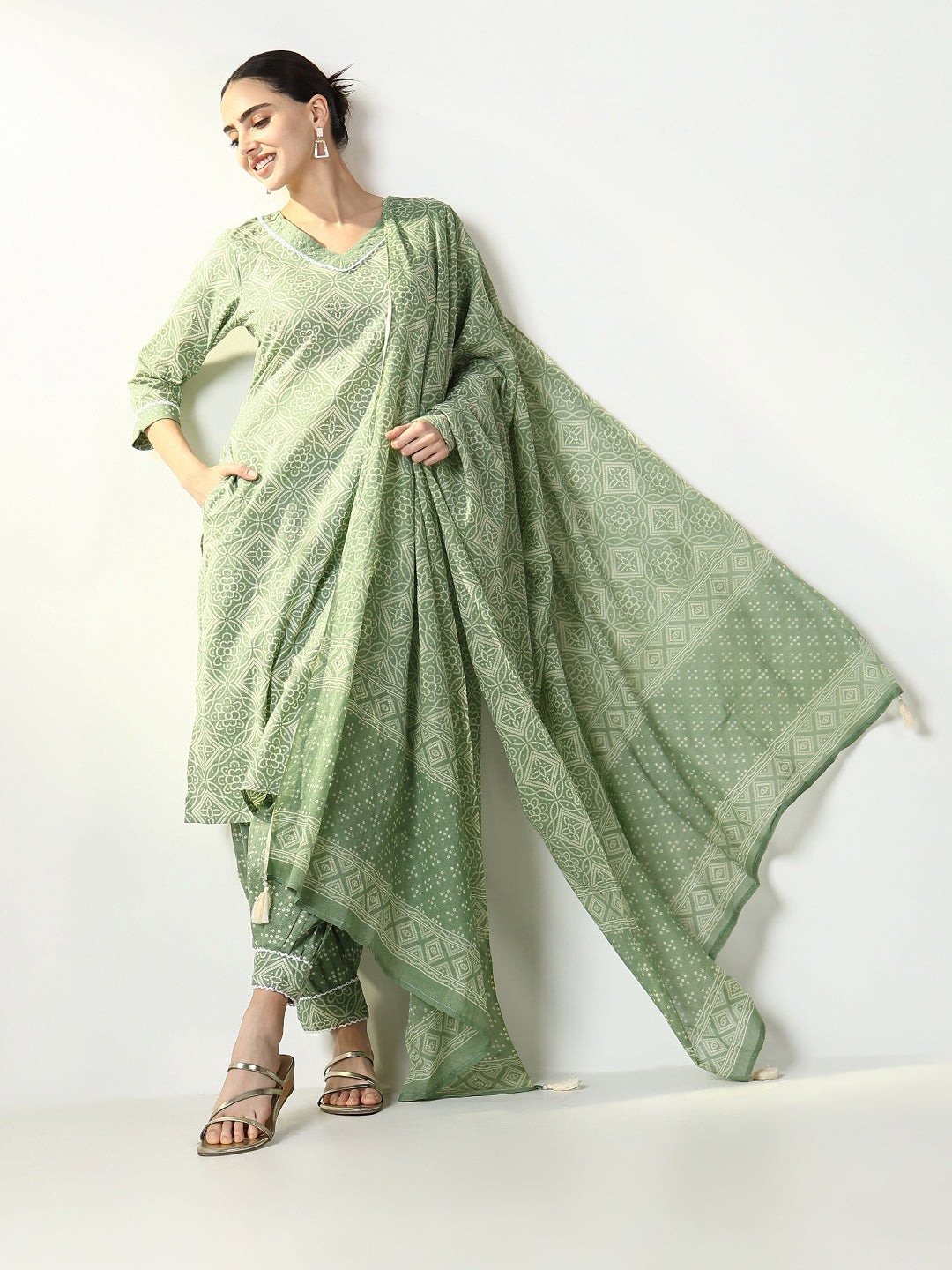 Women Graphic Green Straight Kurta Set with Dupatta