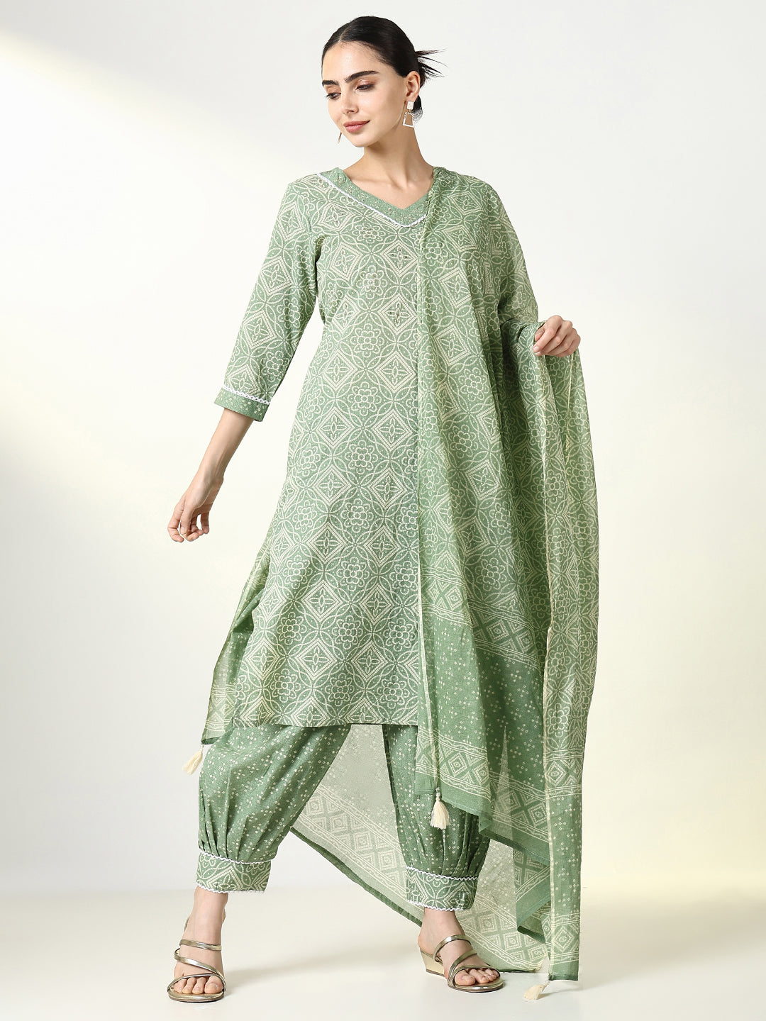 Women Graphic Green Straight Kurta Set with Dupatta