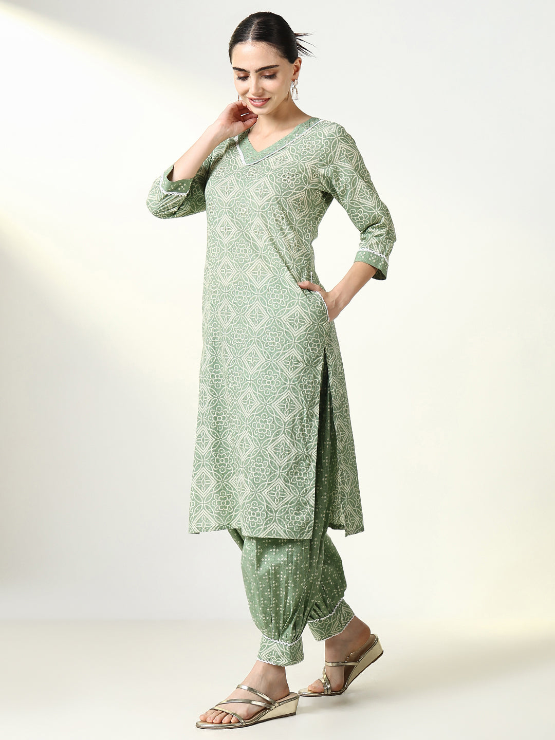 Women Graphic Green Straight Kurta Set with Dupatta