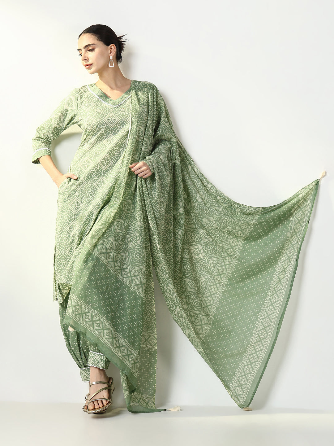 Women Graphic Green Straight Kurta Set with Dupatta