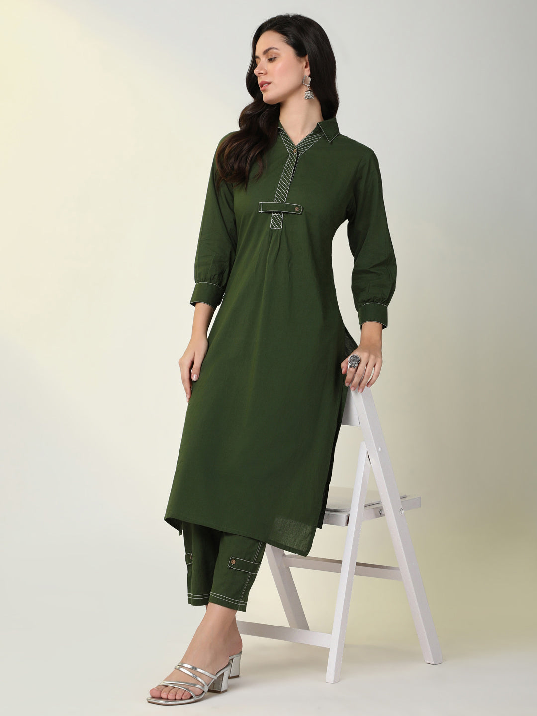 Women Green Solid Straight Kurta Set