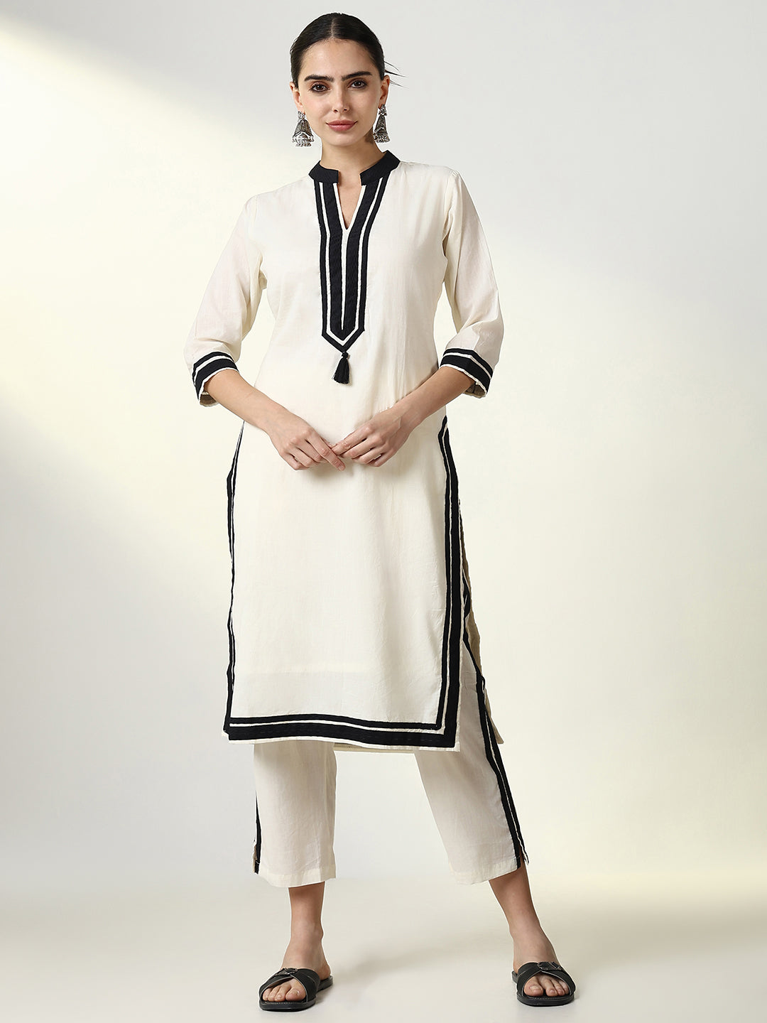 Women Solid Off White Straight Kurta Set