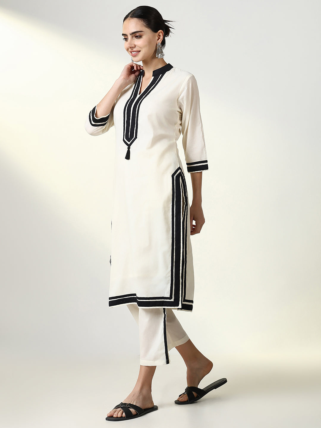 Women Solid Off White Straight Kurta Set