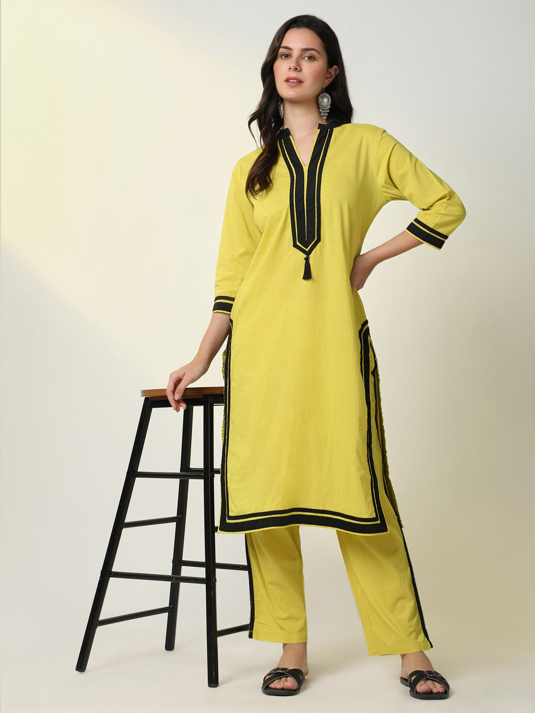 Women Yellow Solid Straight Kurta Set