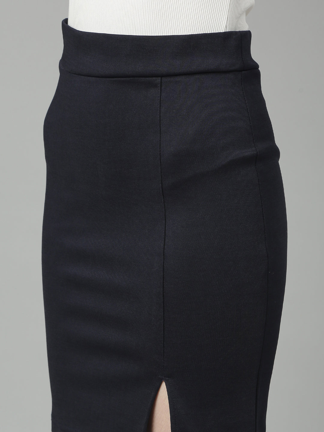 Women Solid Crepe Pencil Skirt