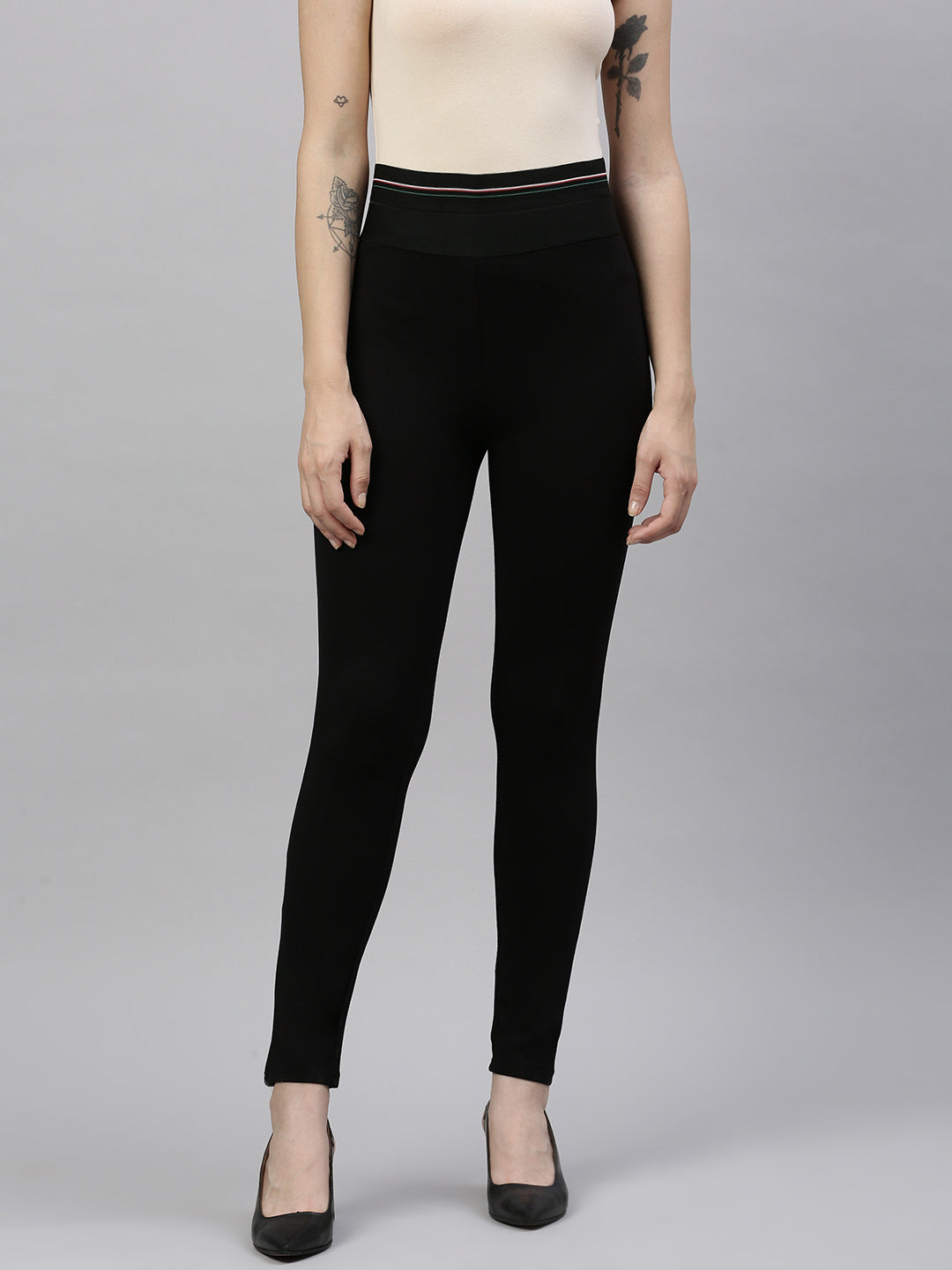 Women Solid  Black Slim Fit Jeggings