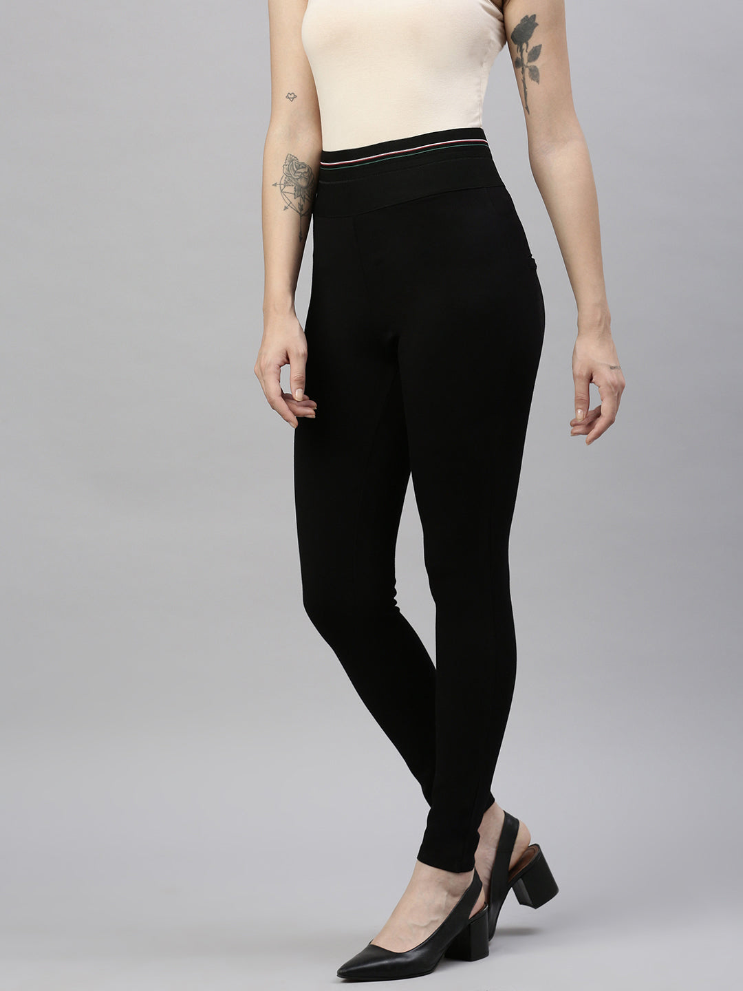 Women Solid  Black Slim Fit Jeggings