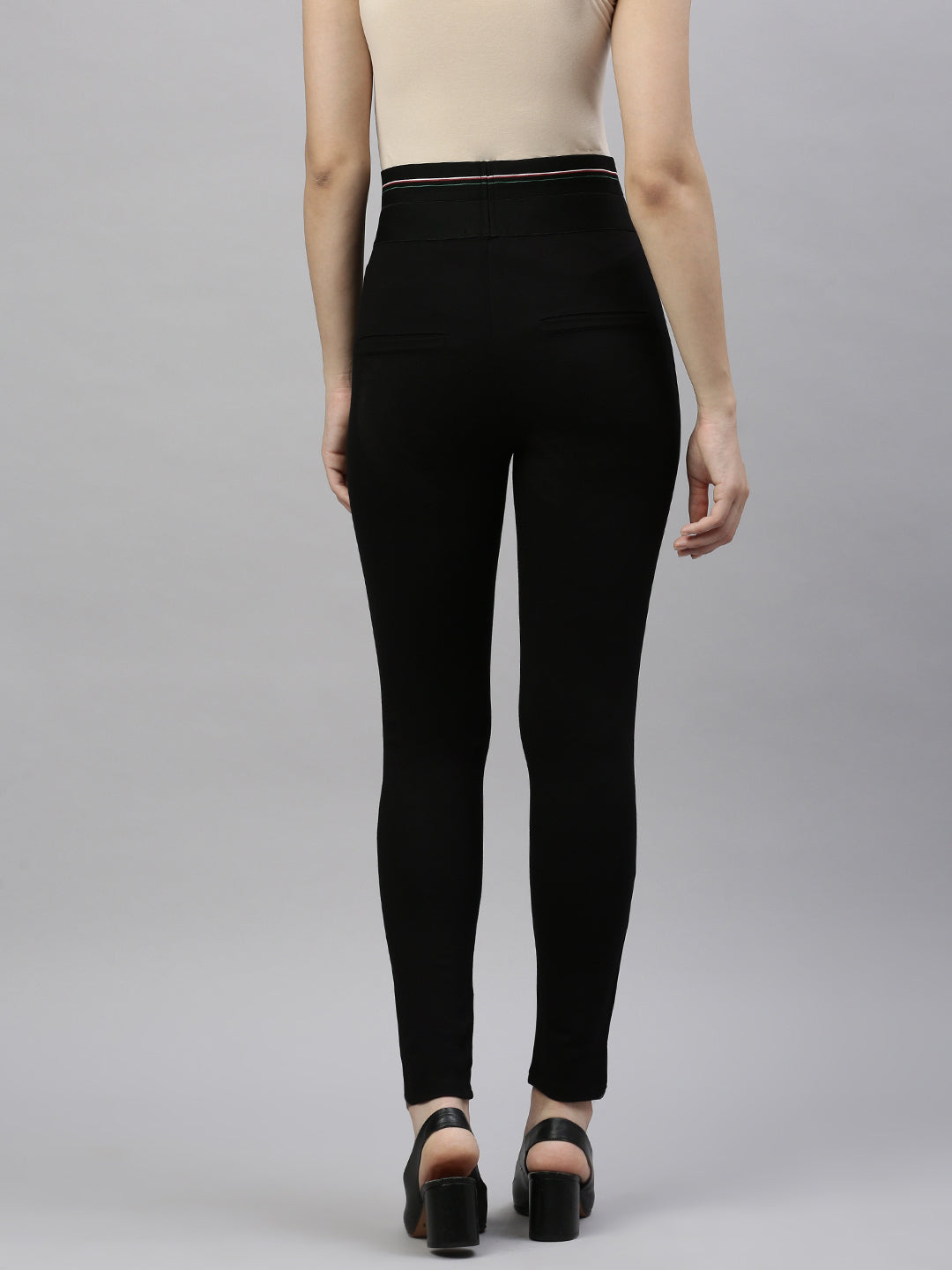 Women Solid  Black Slim Fit Jeggings