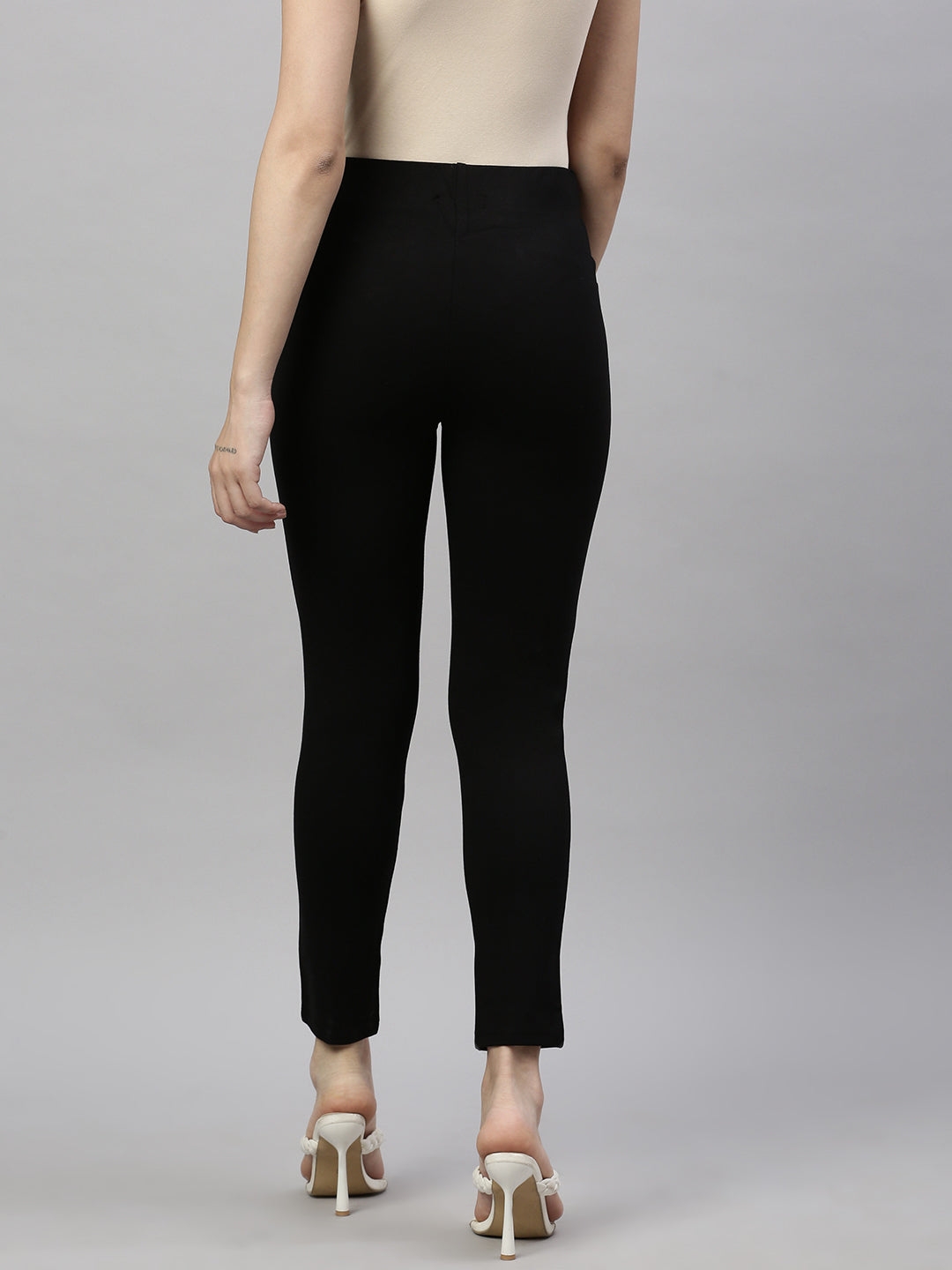 Women Solid  Black Slim Fit Jeggings