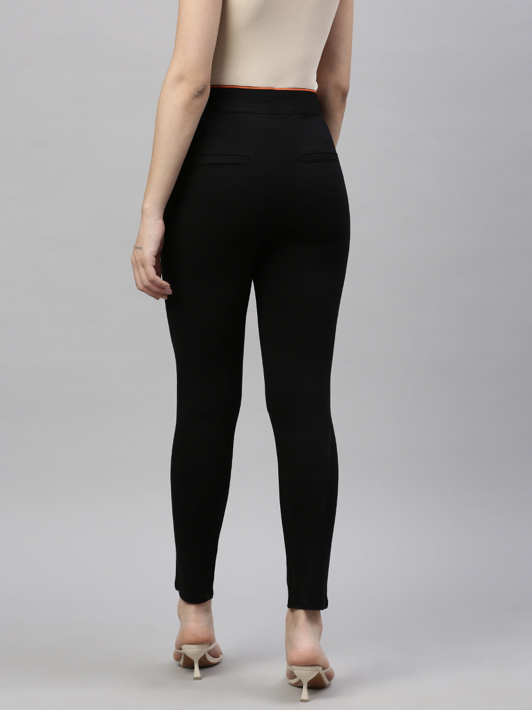 Women Solid  Black Slim Fit Jeggings