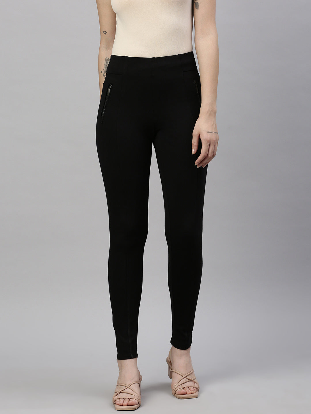 Women Solid  Black Slim Fit Jeggings