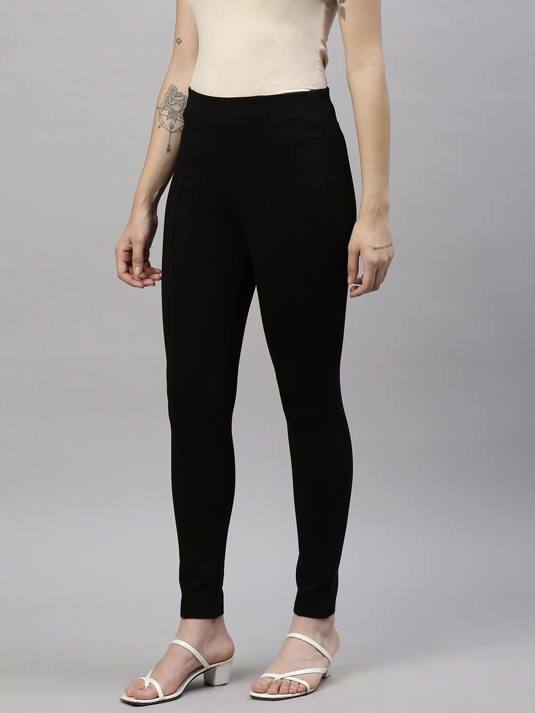 Women Solid  Black Slim Fit Jeggings