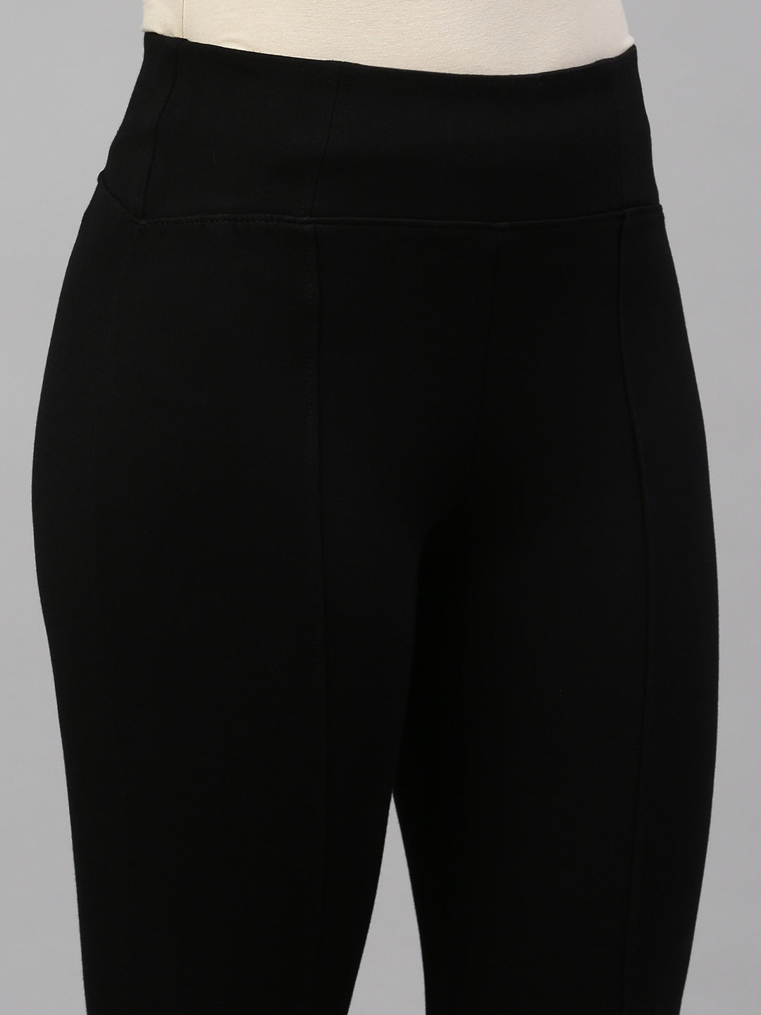 Women Solid  Black Slim Fit Jeggings