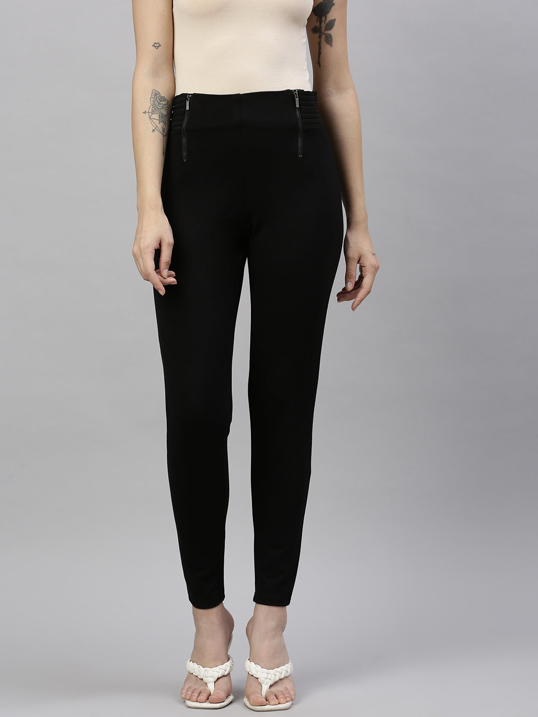 Women Solid  Black Slim Fit Jeggings