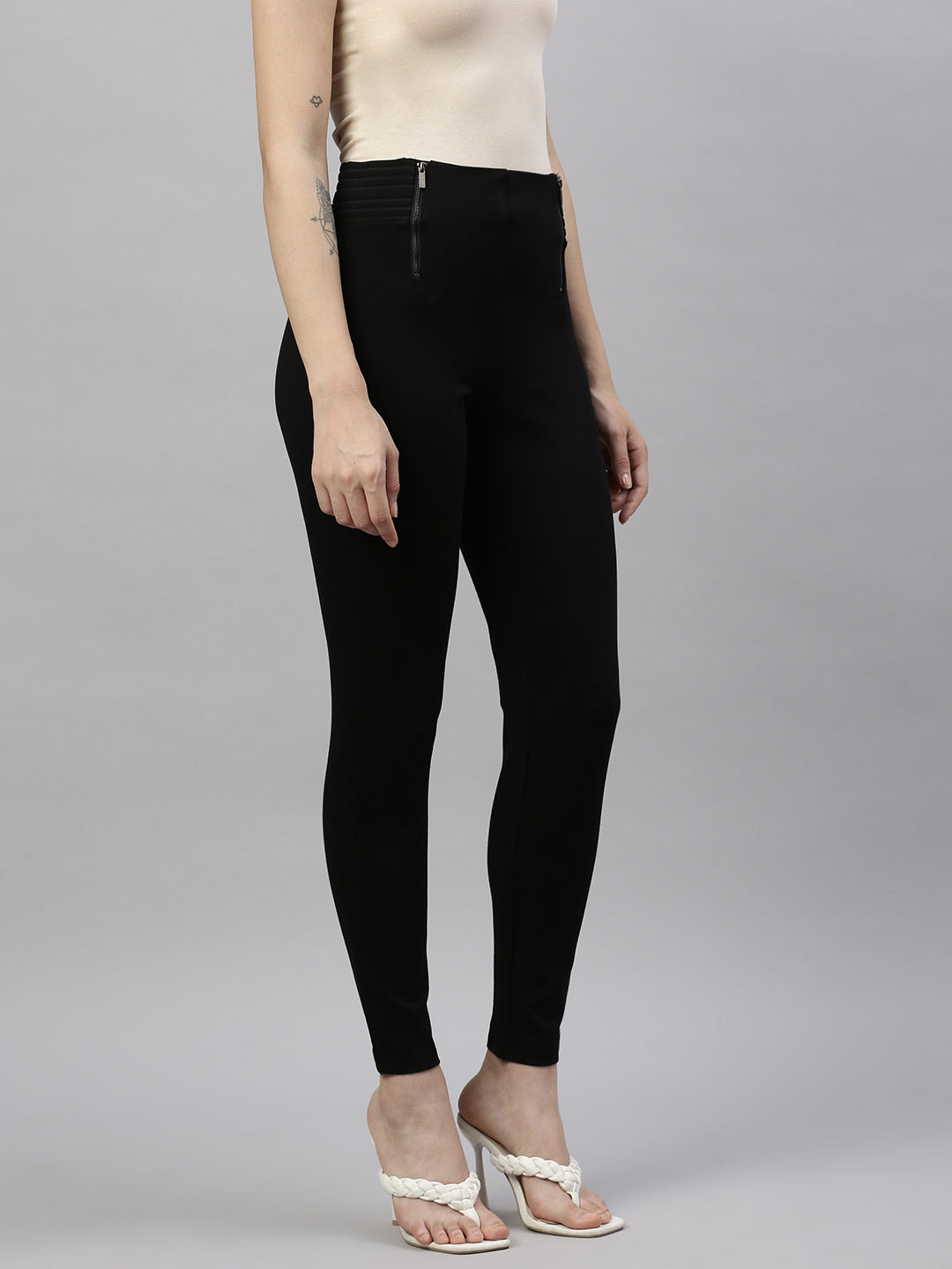 Women Solid  Black Slim Fit Jeggings