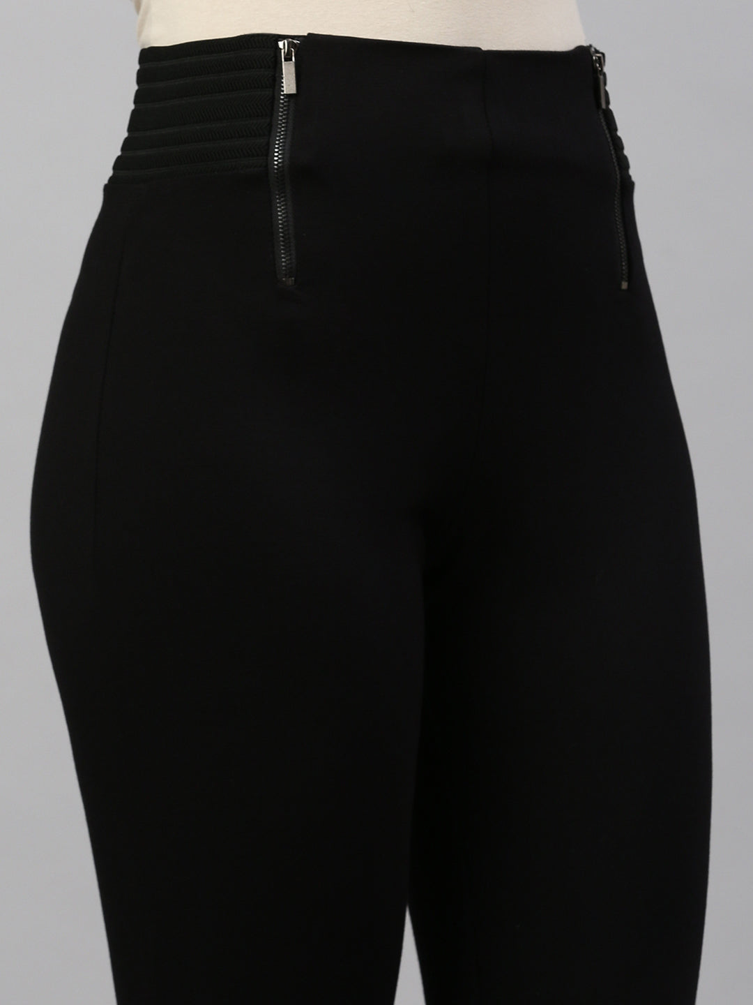 Women Solid  Black Slim Fit Jeggings