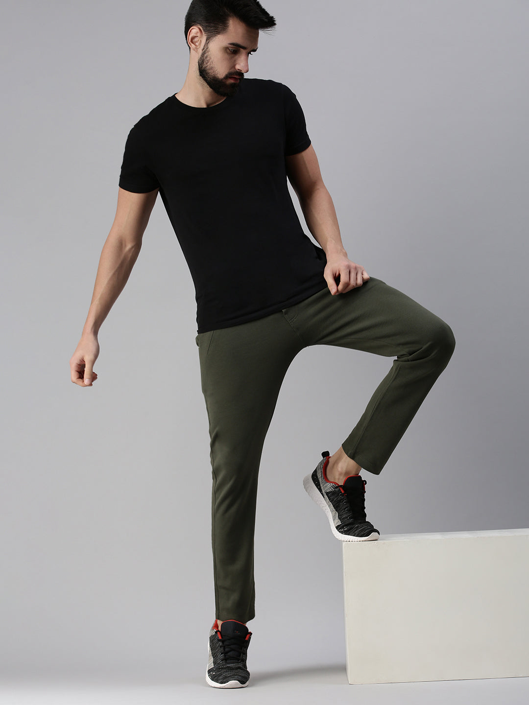 Men Solid Olive Straight Fit Trackpant