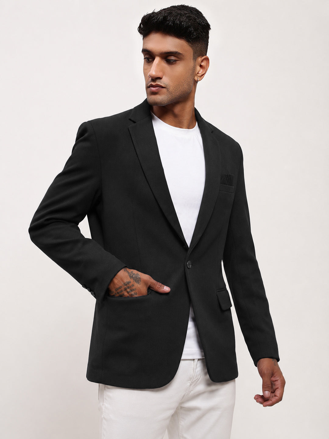 Men’s Black Single-Breasted Blazer with Notch Lapel Collar