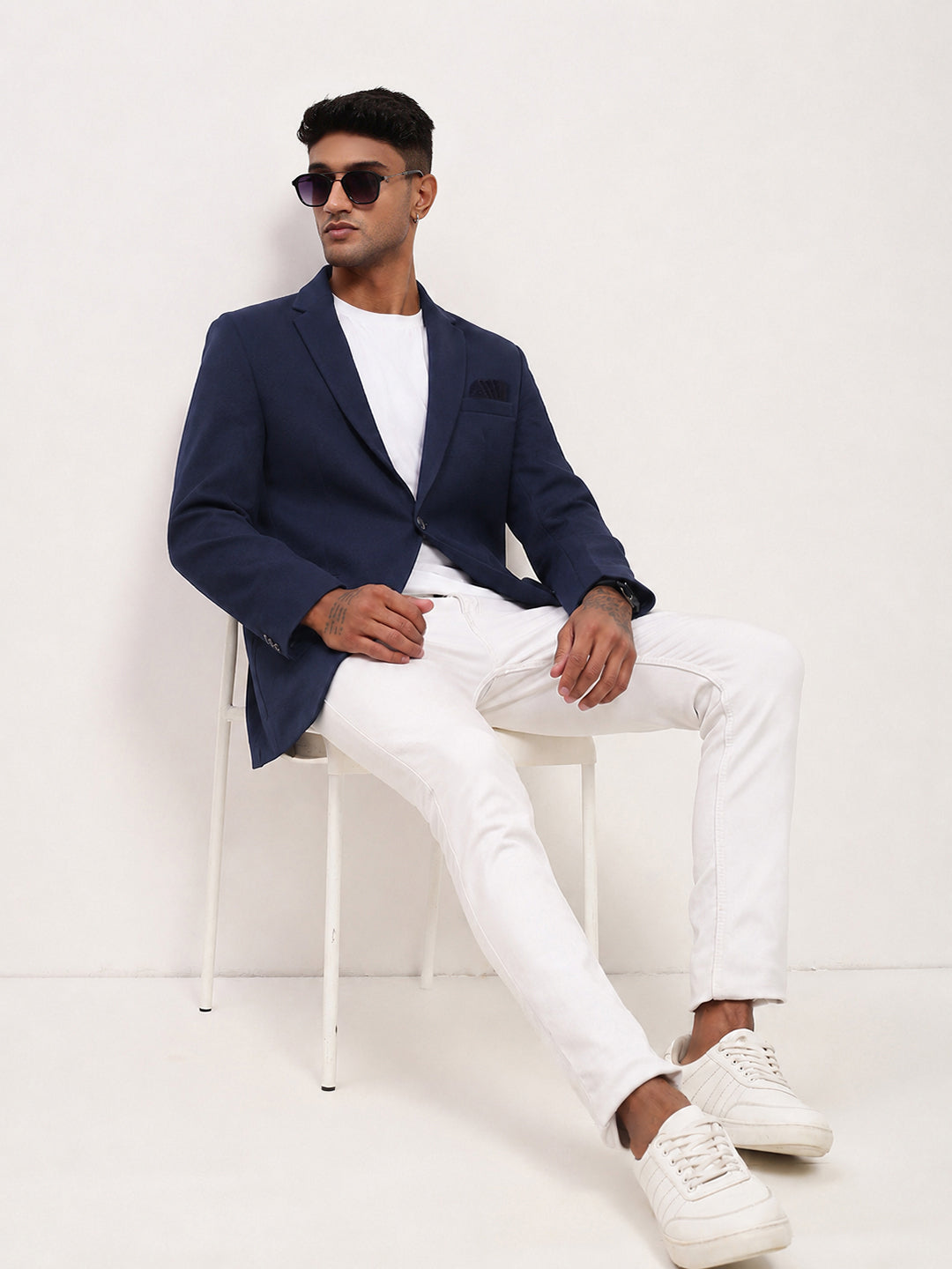 Men’s Navy Blue Single-Breasted Blazer with Notch Lapel Collar