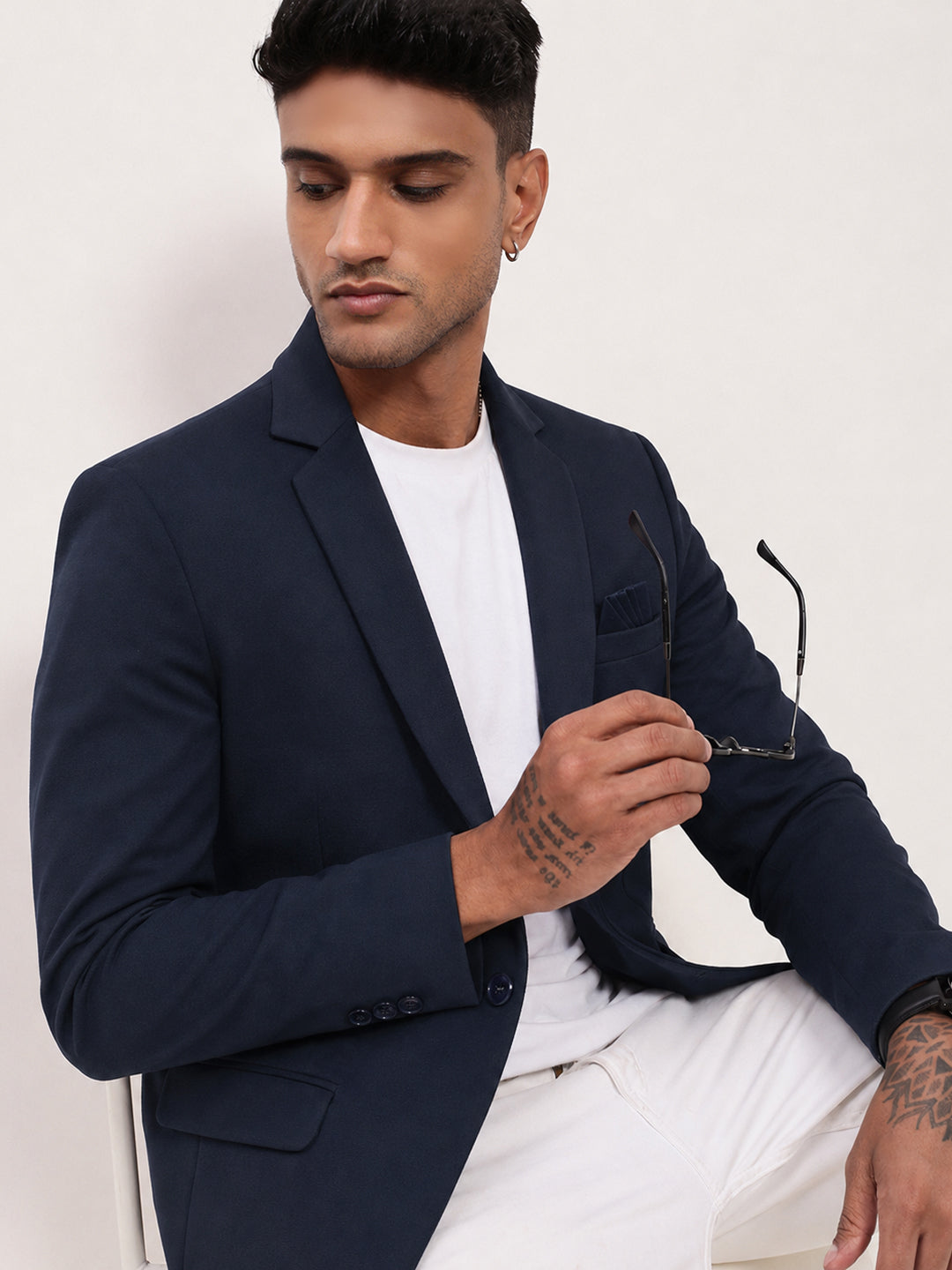 Men’s Navy Blue Single-Breasted Blazer with Notch Lapel Collar