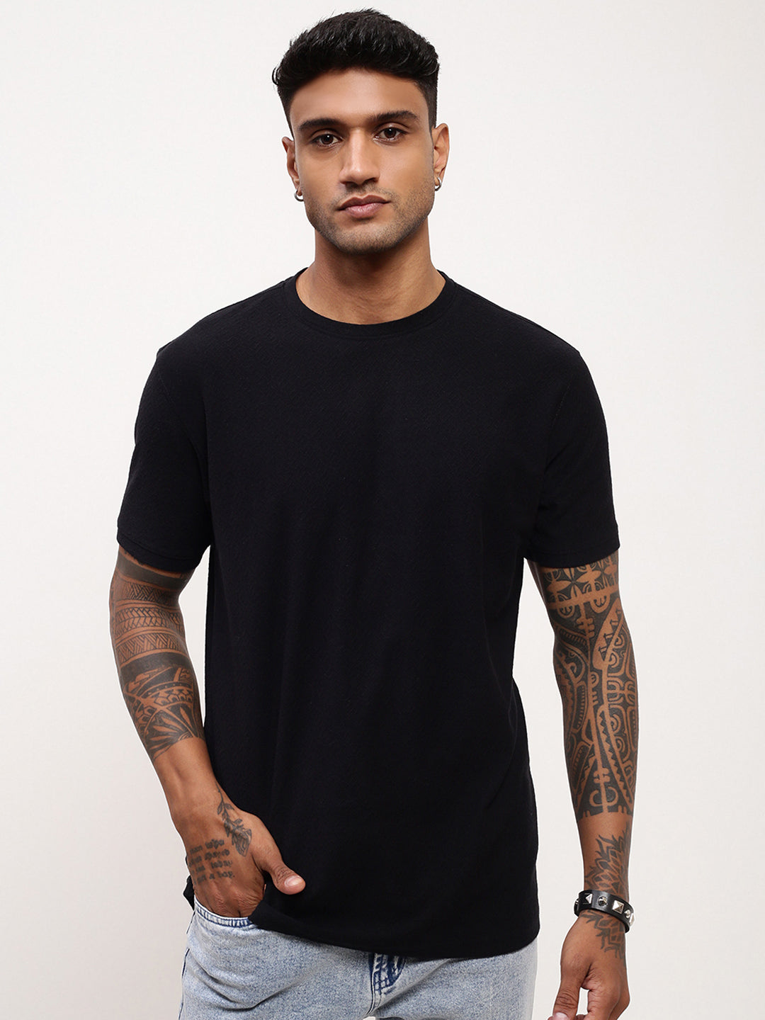 Men Black Solid T Shirt