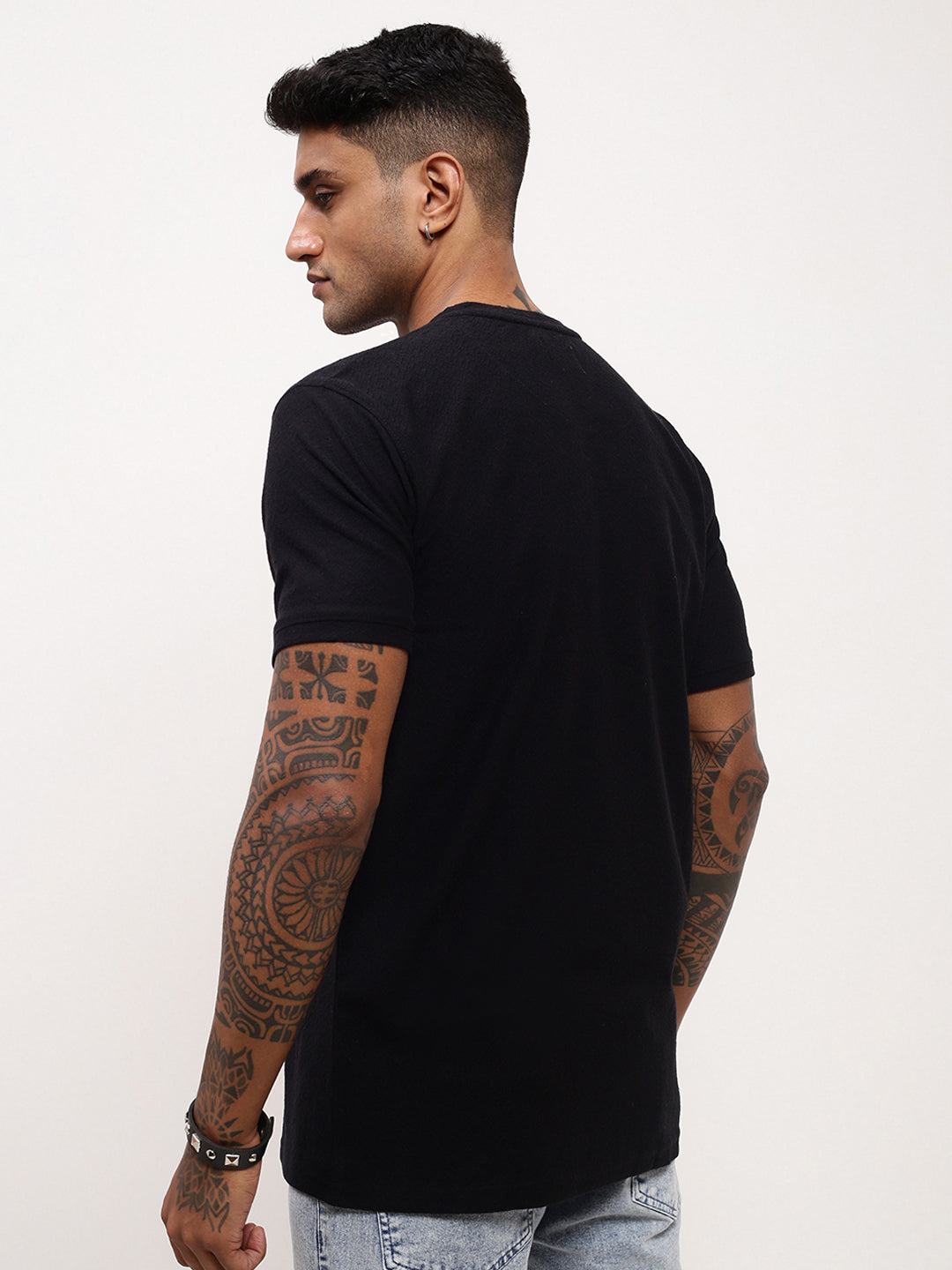 Men Black Solid T Shirt