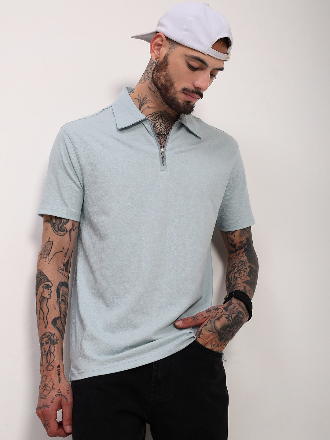 Men Blue Solid T Shirt