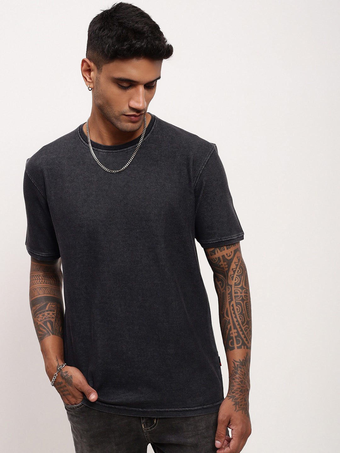 Men Black Solid T Shirt