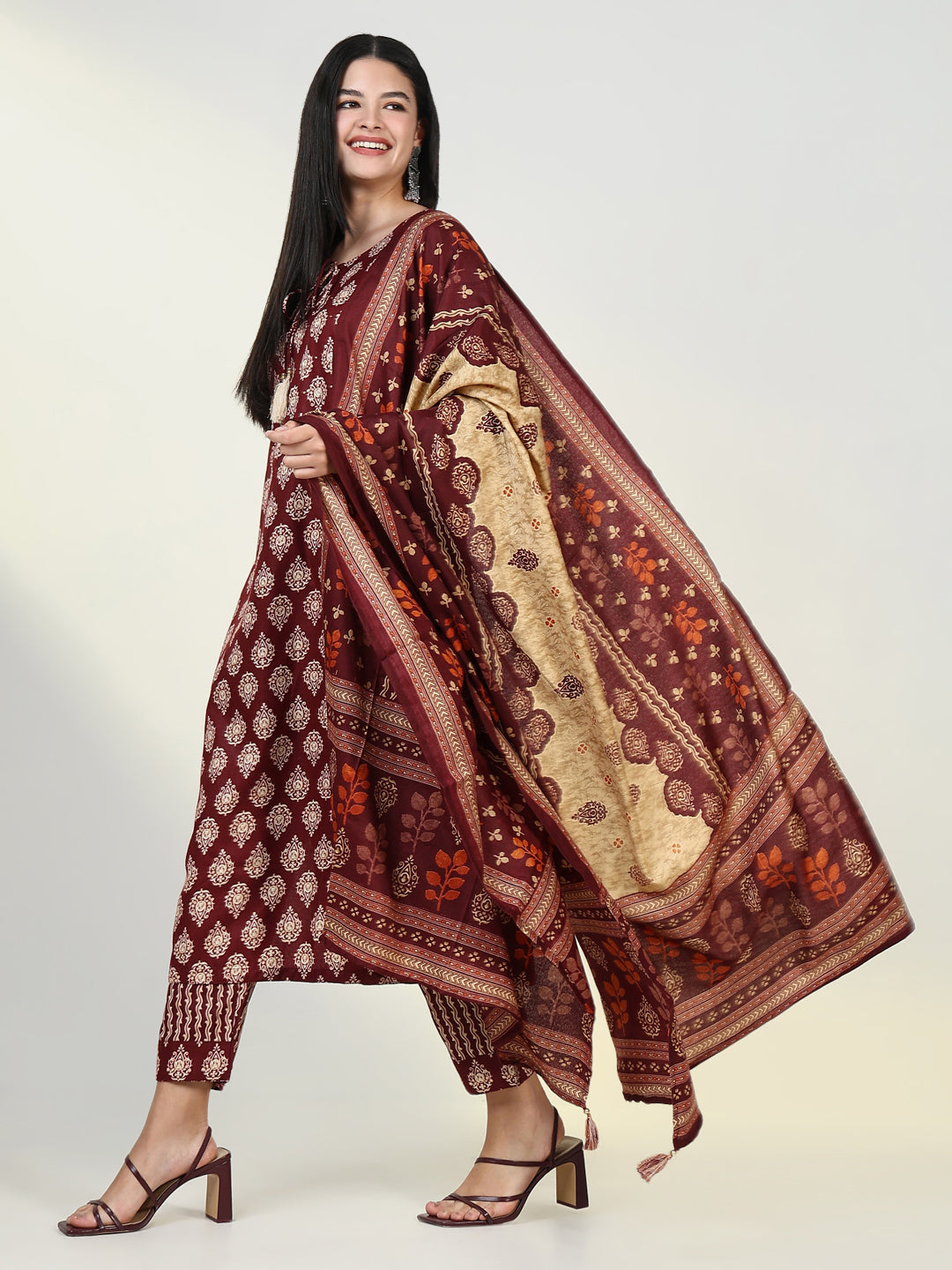 Women Graphic Maroon Kurta Set with Dupatta