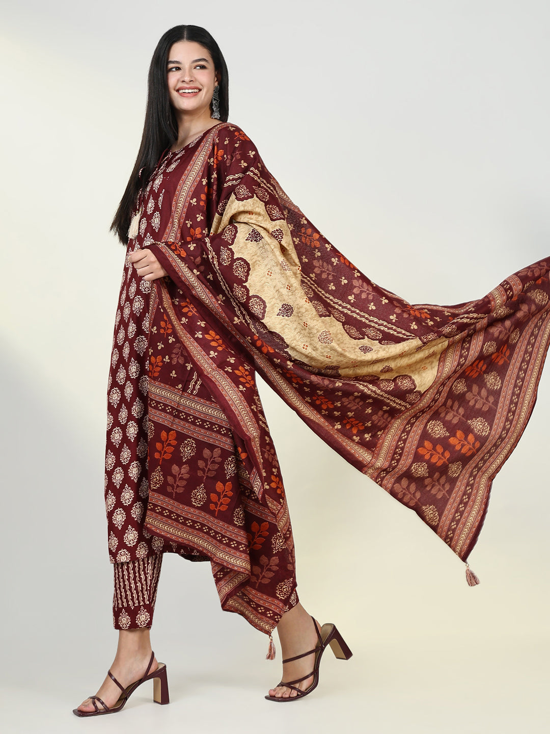 Women Graphic Maroon Kurta Set with Dupatta