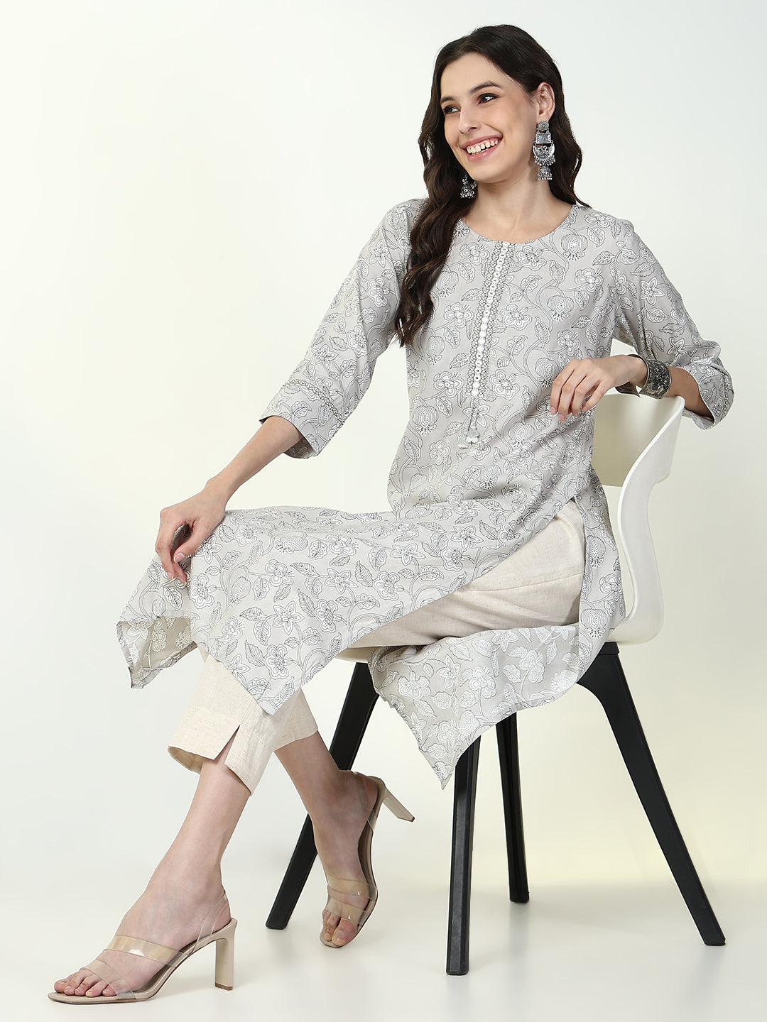 Women Grey Floral Straight Kurta