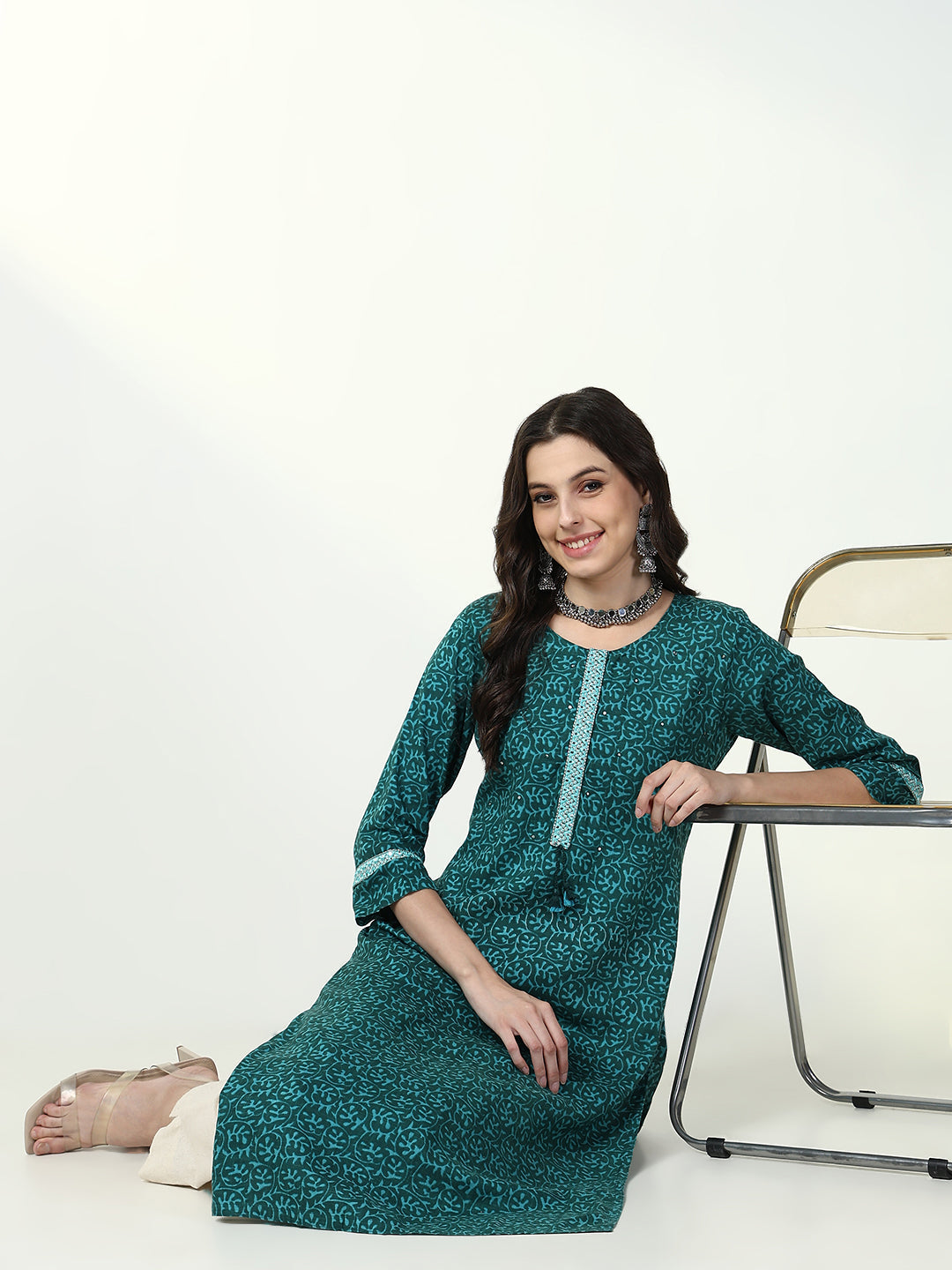 Women Green Graphic Straight Kurta