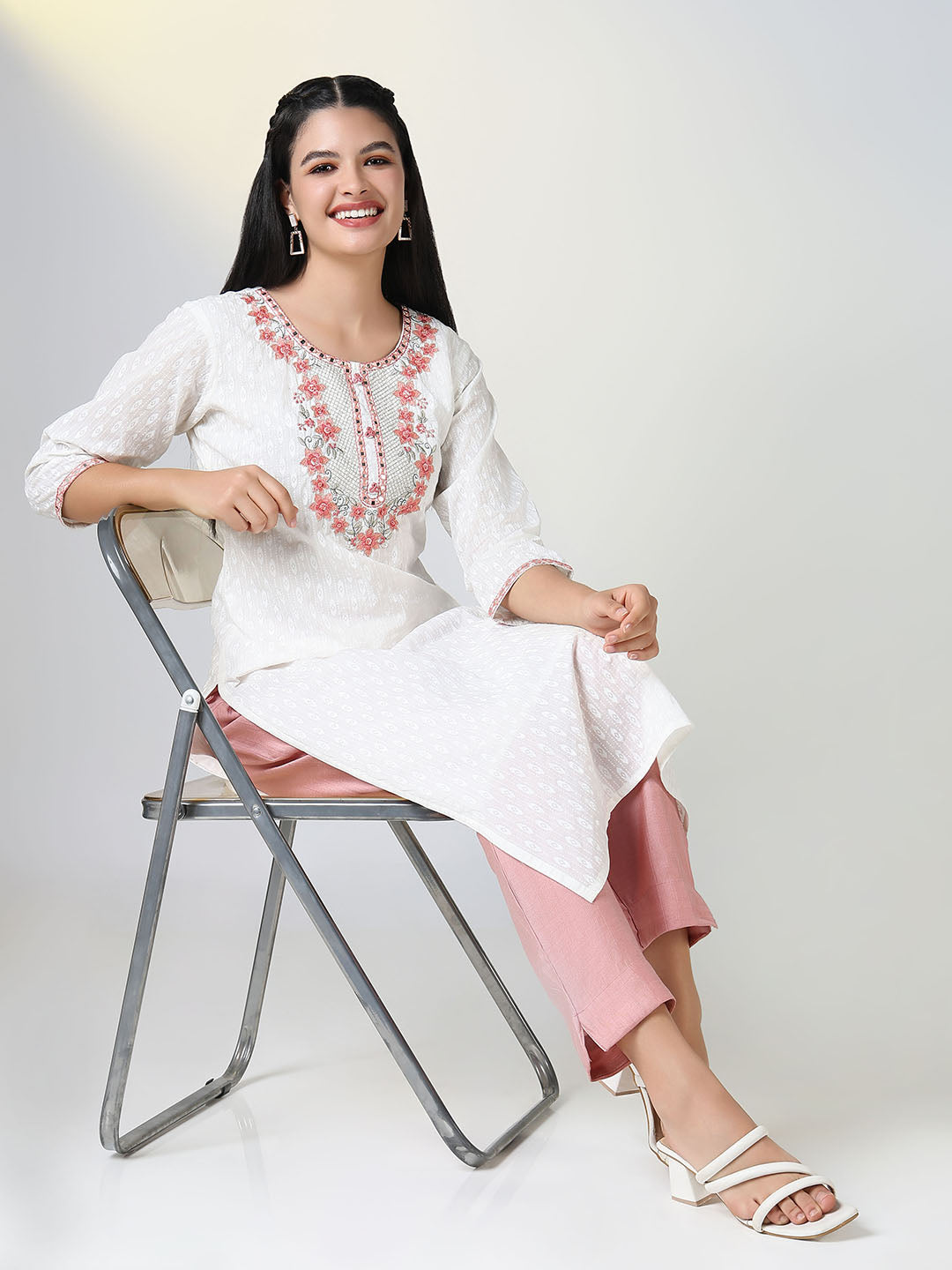 Women White Geometric Straight Kurta