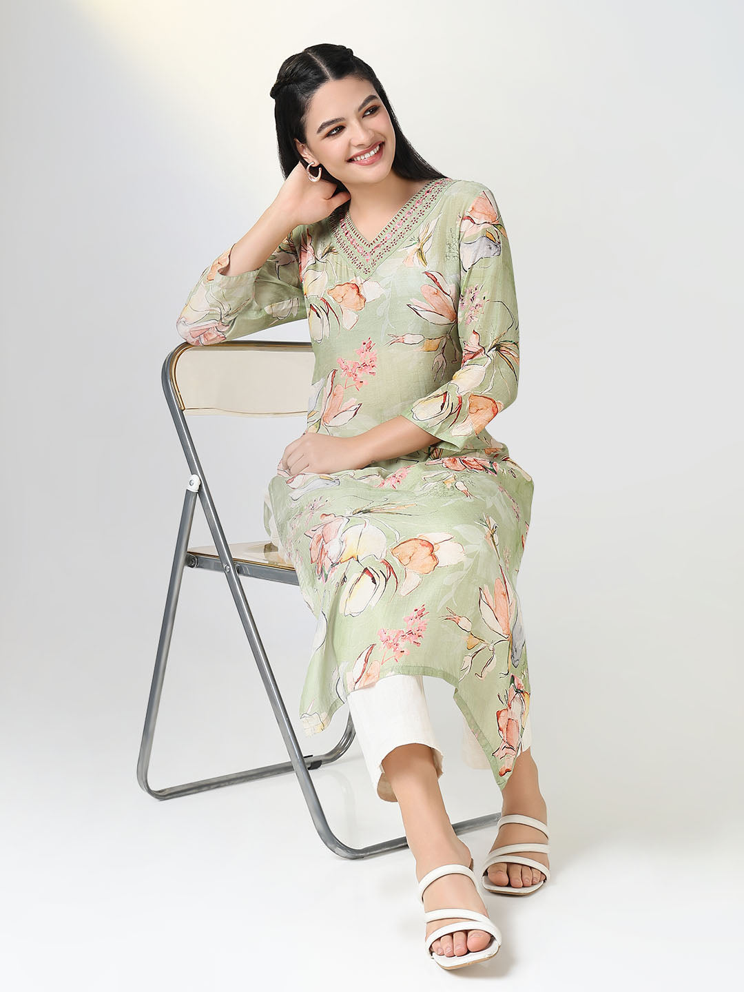 Women Green Floral Straight Kurta