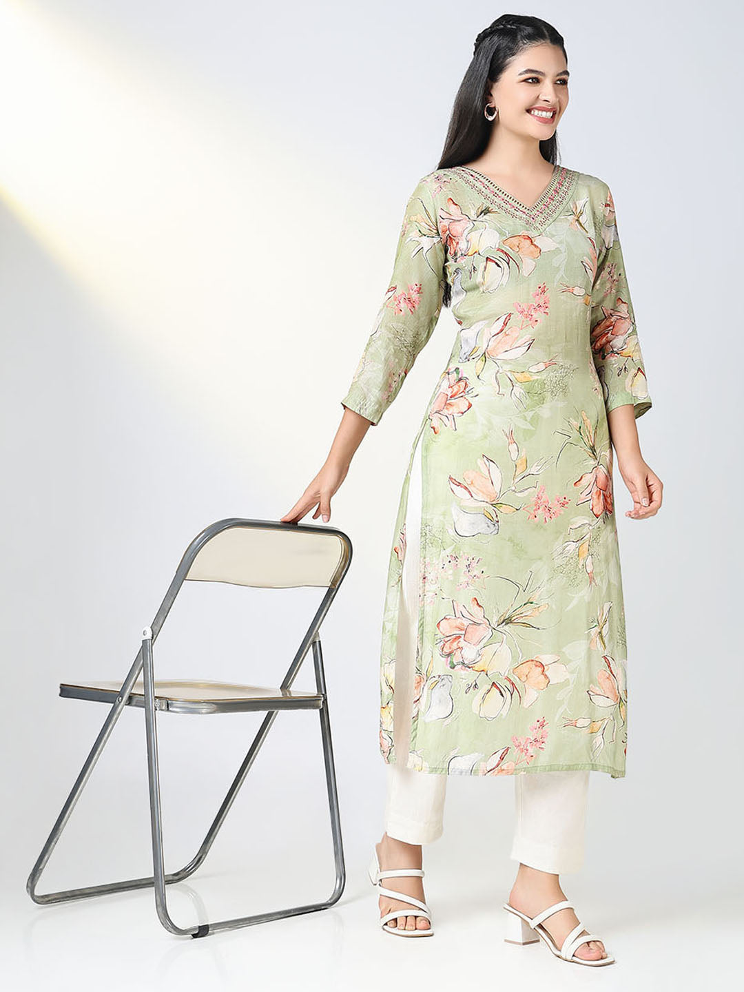 Women Green Floral Straight Kurta