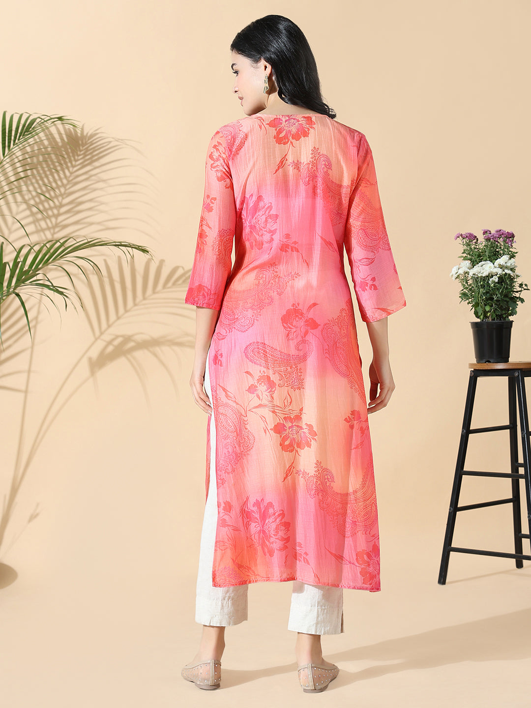 Women Pink Floral Cotton Straight Kurta