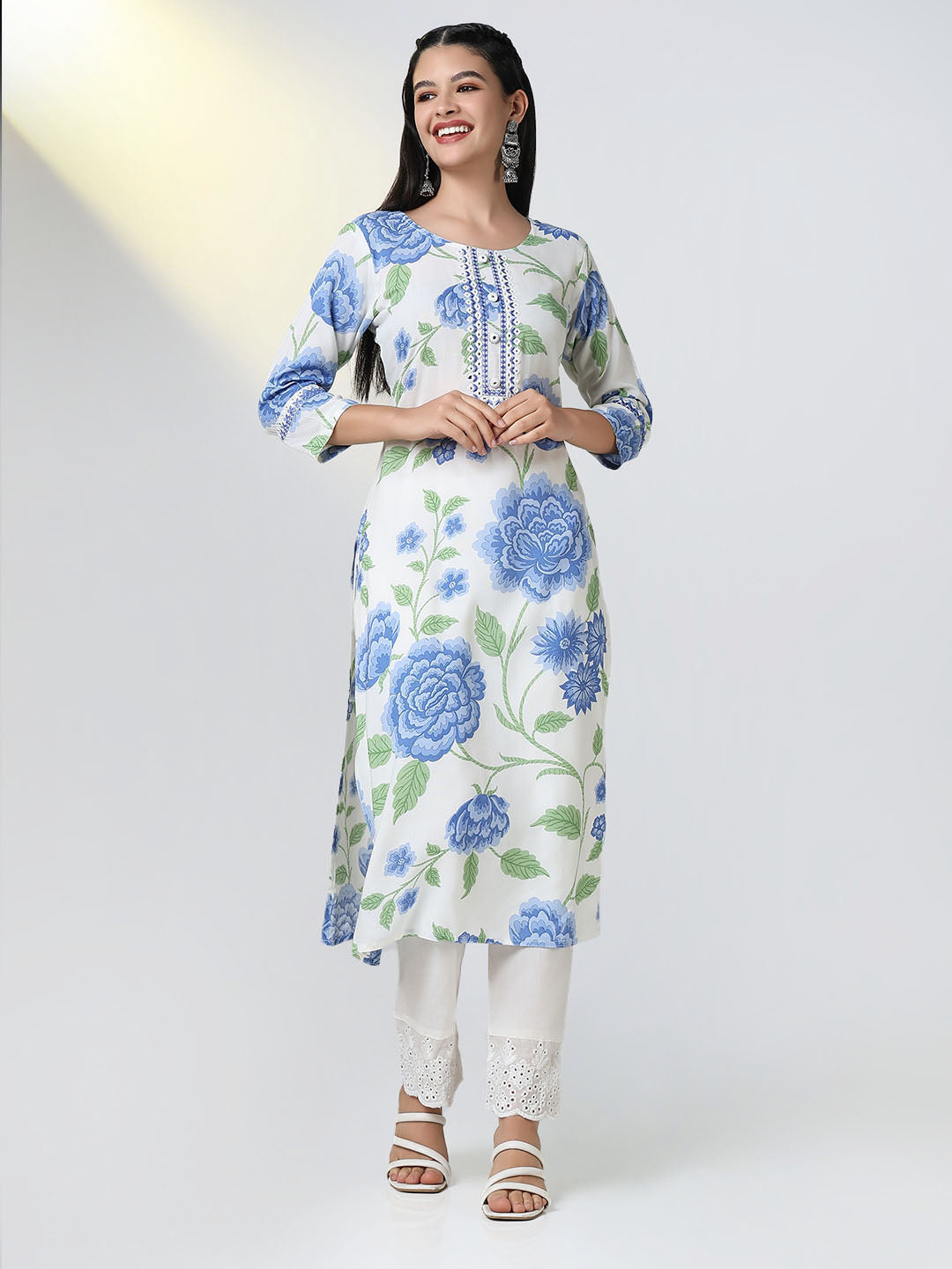 Women Blue Floral Straight Kurta