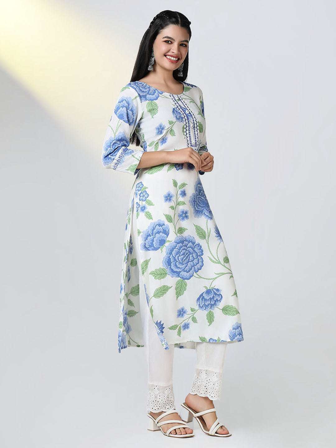 Women Blue Floral Straight Kurta