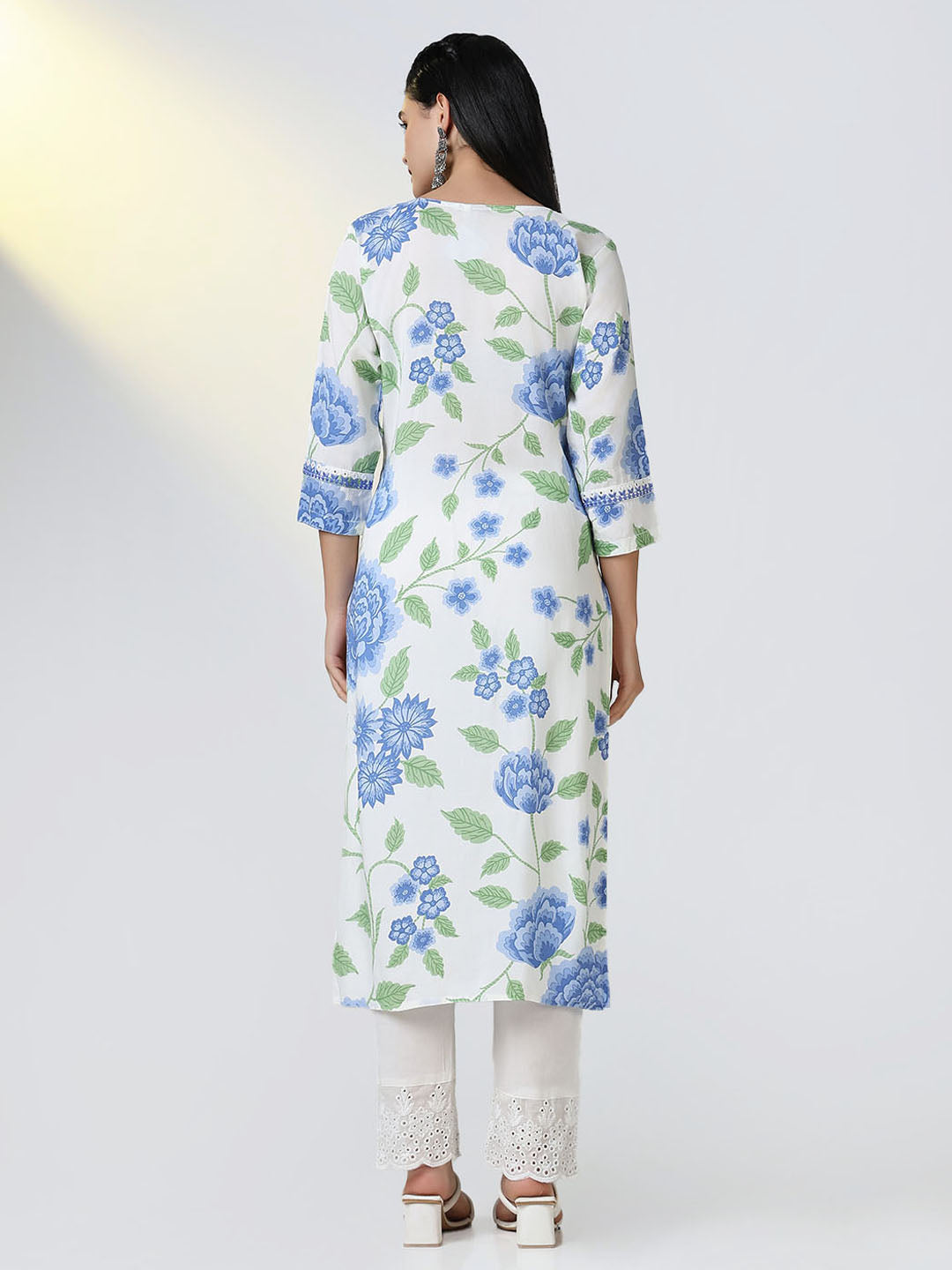 Women Blue Floral Straight Kurta