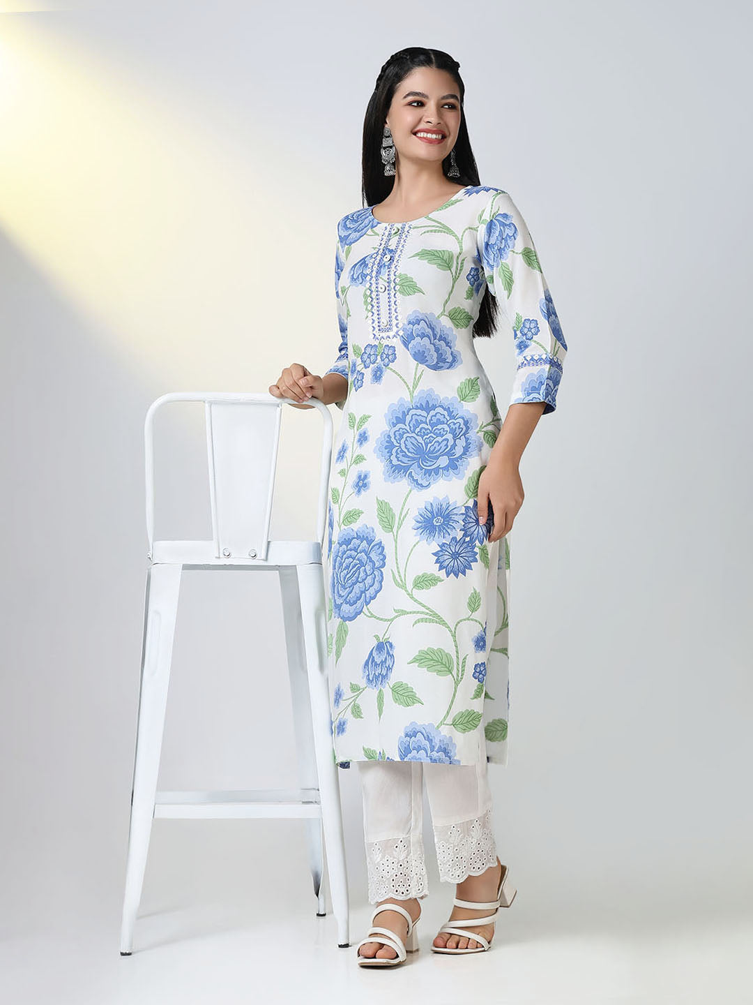 Women Blue Floral Straight Kurta