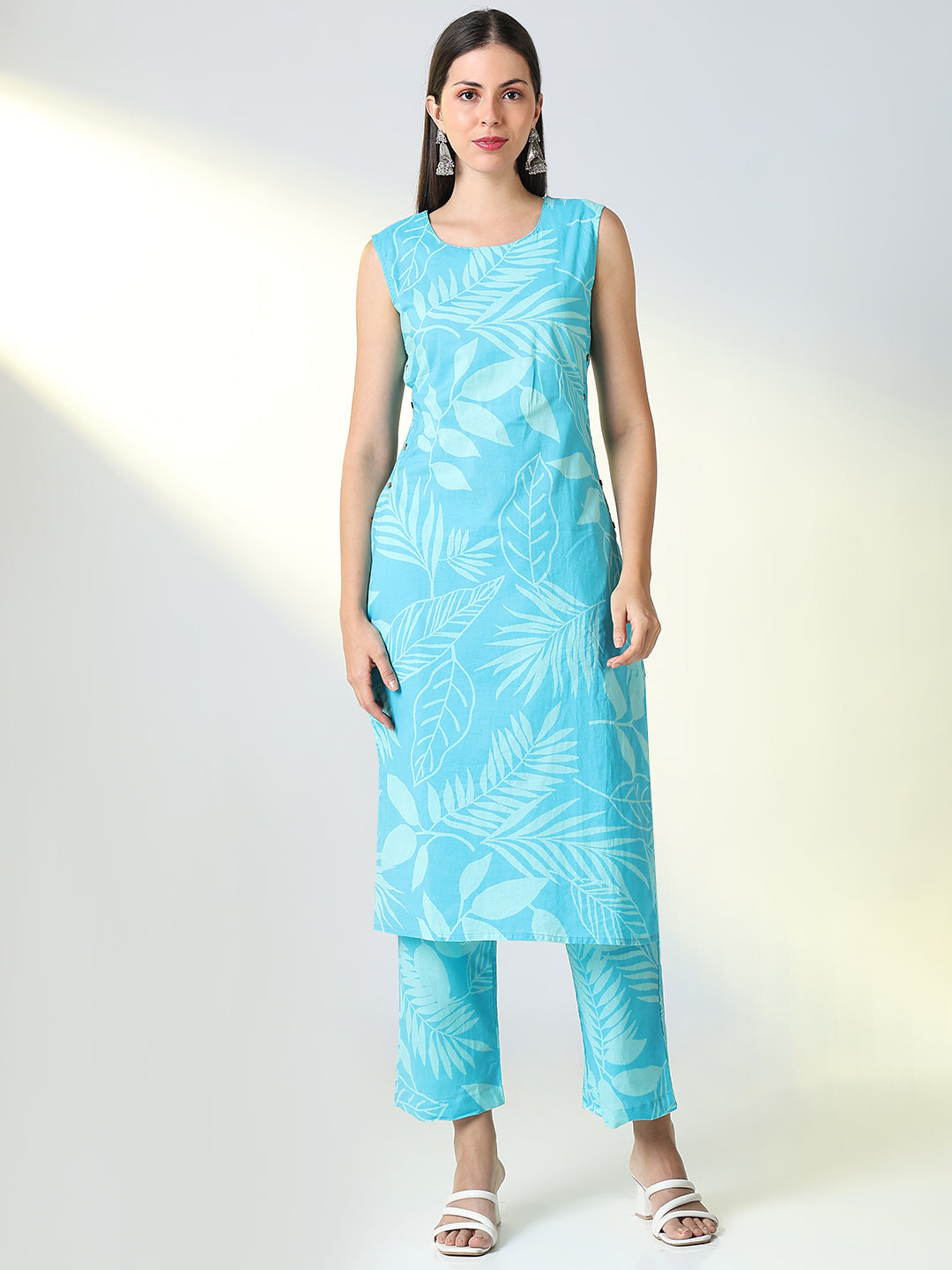 Women Blue Floral Straight Kurta Set