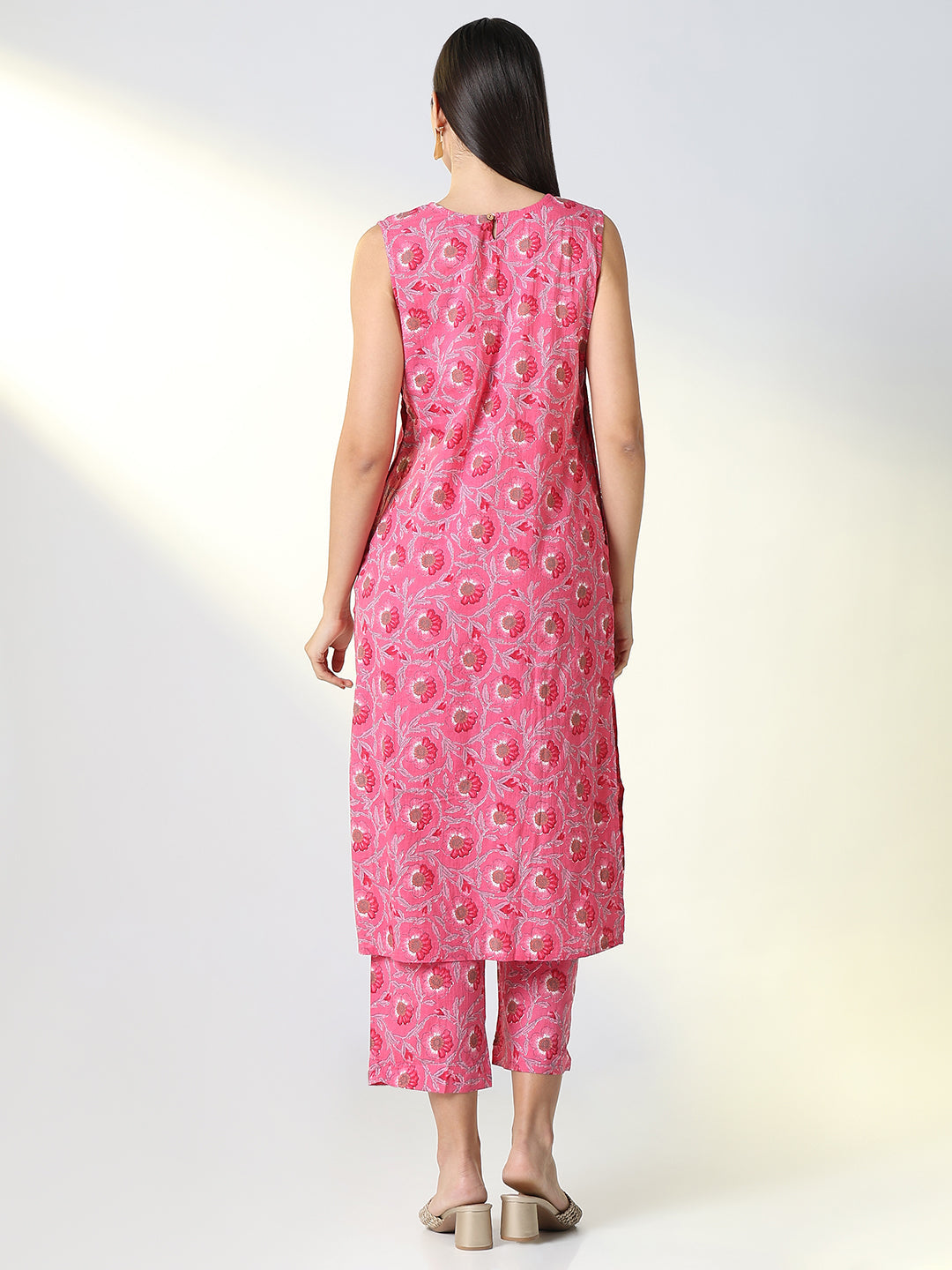 Women Pink Floral Straight Kurta Set